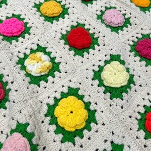 🌸 Vintage Rose Petal Large Hand Knitted Floral Afghan 🌸